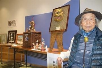 能面や木像作品で魅了　大分・日田市で93歳坂本さんが「個展」