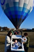 医療的ケア児が佐賀の空を満喫　「挑戦する勇気育んで」家族会が熱気球搭乗イベント