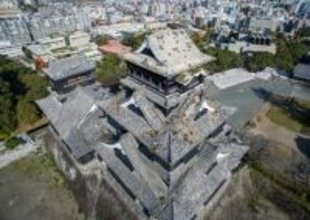 【写真多数】地震後、立ち入り制限下の熊本城　崩れた石垣、落ちた瓦…「記録残さないと」