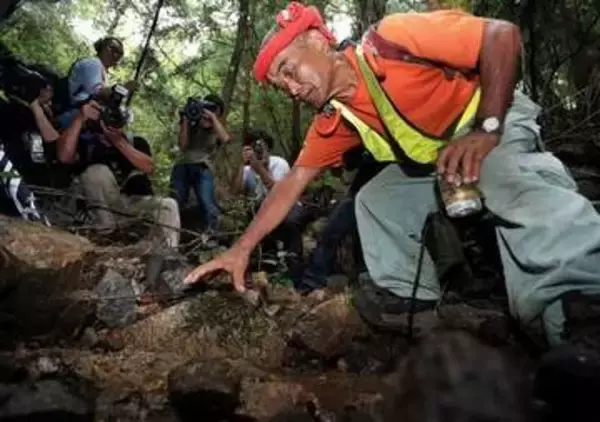 「ぼく、ここ」ヨシキちゃん発見の瞬間　尾畠春夫さん聞き書き「1＋1はニッ！」（3）