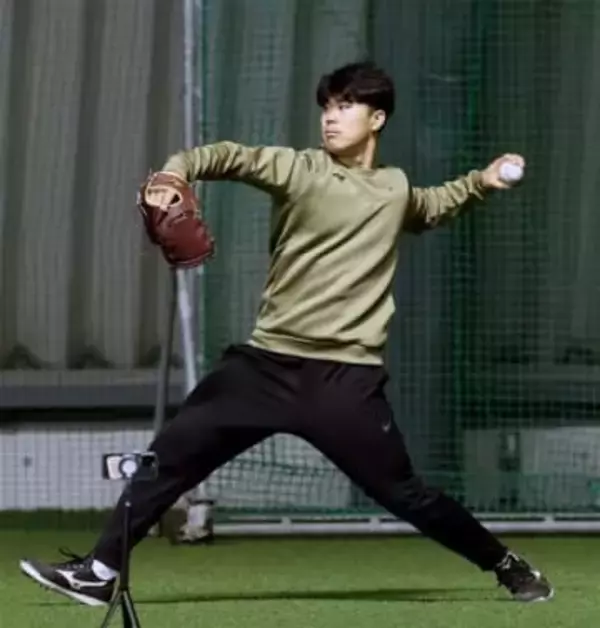 ソフトバンクホークス松本晴「有原流」の早朝練習　師の教え胸に飛躍期す