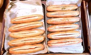 福岡・天神でも行列「明太フランス」勢い増す名物パン　生産本数3年で7倍…海外進出目指すメーカーも