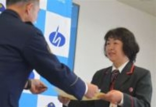 ［長崎県］送金詐欺見破った郵便局員に感謝状　大村署