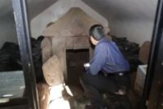 ［熊本県］地震被災の和水町・江田船山古墳　石棺に補強フレーム　復旧方法を最終決定