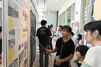 ［長崎県］若者が伝える原爆写真展　ながさき市立図書館8月3日まで　学生40人、ガイドやパネル作成