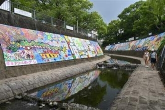 ［長崎県］平和願い「キッズゲルニカ」　爆心地公園そばに10作品展示