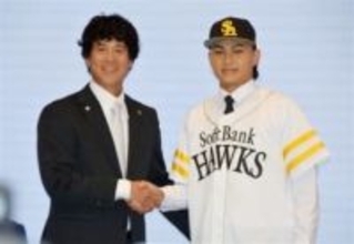 徐若熙、背番号18「全力を尽くしたい」　台湾でソフトバンクホークス入団会見　城島CBO「スケールの大きい投手に育てたい」