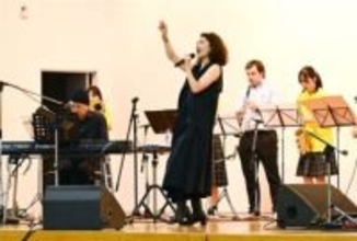 長崎の高校で被爆3世シンガーが平和コンサート　生徒から集めた言葉で曲制作