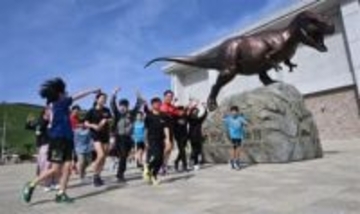 ［長崎県］MGC獲得の井上選手らが指導　親子連れ40人　走り方学ぶ　三菱重工マラソン部、長崎市