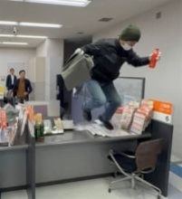 ［佐賀県］銀行強盗対策「備え」重要　人出増える時期、唐津署　特徴記憶など行員の役割分担を