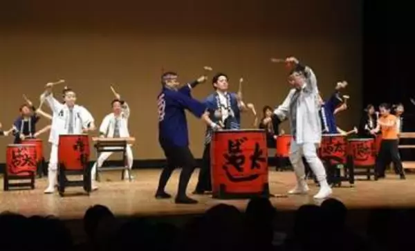北九州市若松区育ちの俳優フェルナンデス直行さん　地元舞台にハーフやLGBTQ当事者描く初主演映画が完成　先行試写会に500人