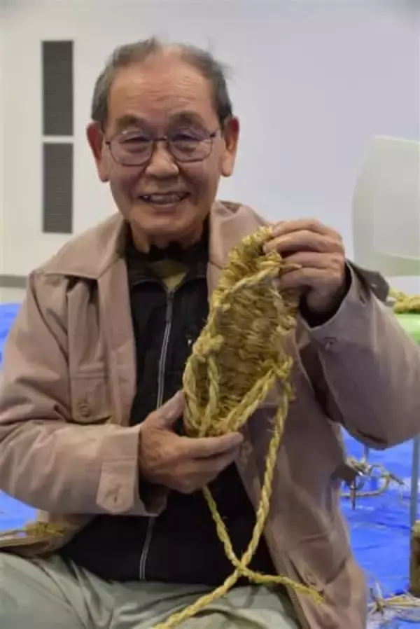 大分・日田に残したい　伝統わらじ作り　祇園祭の曳山関係者ら学ぶ