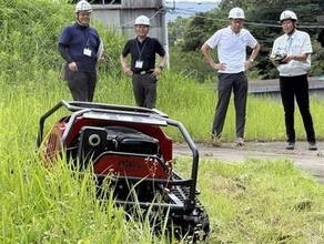 ［佐賀県］無線操縦式草刈り機導入　武雄　過疎地域の道路管理支援も