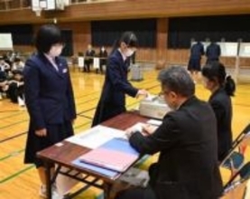［長崎県］投票体験通じ、選挙身近に　市選管など　長崎市・小江原中で模擬選挙