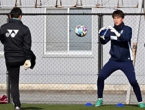 アビスパ福岡に新戦力が合流　190センチFW道脇「チームのために戦う」、GK松山「地元のチームなので光栄」