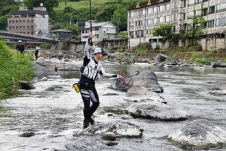 太公望「待ってました！」筑後川水系でアユ漁解禁　福岡・大分両県、成育は順調