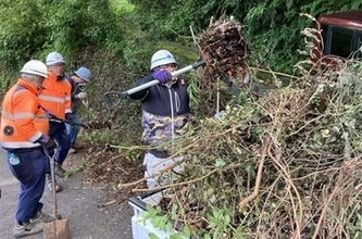高齢化集落応援隊が大分・日田市で草刈り　建設業協会3社参加