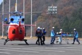 ［大分県］ヘリ使い合同訓練　玖珠消防署と県防災航空隊　山岳負傷者救出に備え