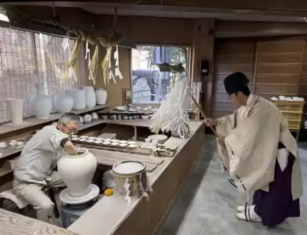 佐賀・有田焼の深川製磁で「車卸しの儀」　繁栄願い仕事始め