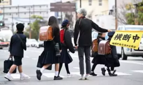 福岡市2人刺傷事件、小学生の登校見守り　早朝から警察官90人態勢