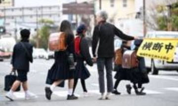 福岡市2人刺傷事件、小学生の登校見守り　早朝から警察官90人態勢