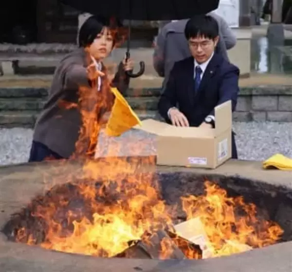 ［長崎県］願い事　燃やして成就　島鉄・大三東駅のハンカチ
