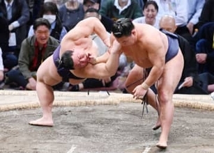 義ノ富士、横綱初挑戦は黒星　大相撲九州場所