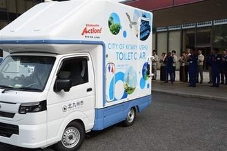 北九州市が「トイレカー」3台を熊本・八代市に派遣