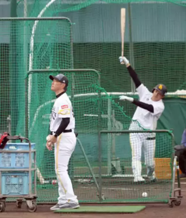 【春季キャンプ】ソフトバンクホークス小久保監督が打撃投手に