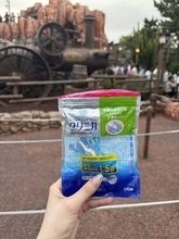 ディズニーでターキーを食べる時 ⇒ 「1番必要だった」友人から渡された〝まさかのアイテム〟に「便利すぎて笑い死にました」