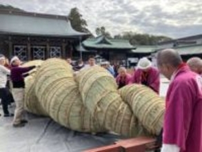 日本最大級3トンの「大しめ縄」新調　福岡・福津市の宮地嶽神社
