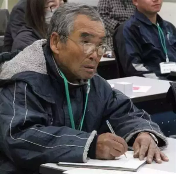 86歳の1年生、挑戦の春　尾畠春夫さん聞き書き「1＋1はニッ！」（1）