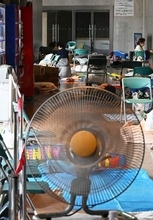 【熊本震度7】「関連死抑制に軸足」と木原官房長官　車中泊の被災者への支援に全力