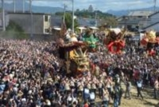 ［佐賀県］豪快曳き込み24万人魅了　唐津くんち「御旅所神幸」　「エンヤ」「ヨイサ」かけ声響く　11月4日最終日