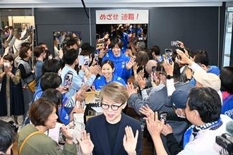 SVリーグ優勝のSAGA久光が佐賀県内凱旋　「地鳴りのような」声援に感謝　鳥栖にもファン結集、喜びの声