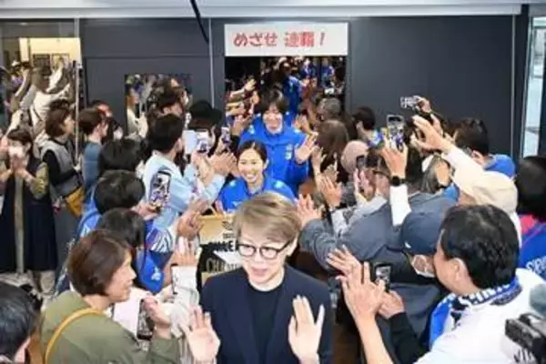 ［佐賀県］SVリーグ優勝のSAGA久光地元凱旋　「地鳴りのような」声援感謝　鳥栖にもファン結集、喜びの声