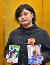 初応募で文藝賞受賞、芥川賞候補の坂本湾さん　宅配所の閉塞描く「BOXBOXBOXBOX」