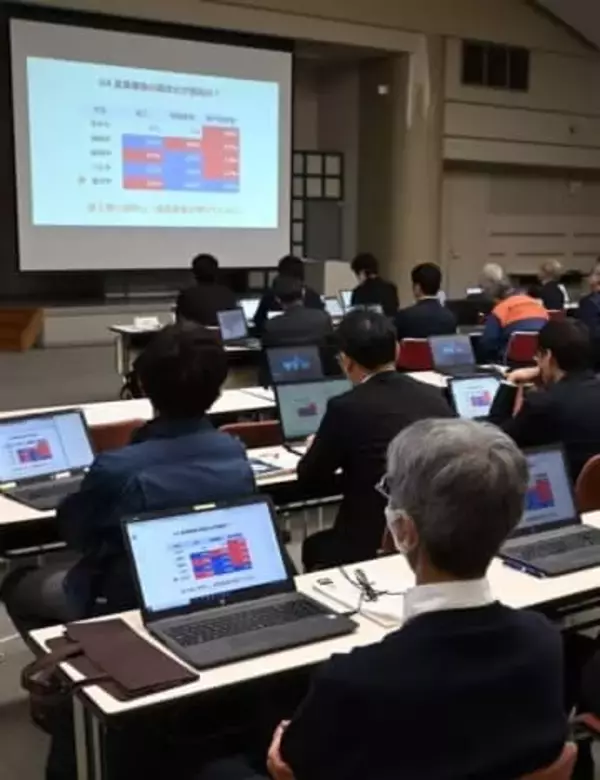 福岡・直方市で若手職員がDX施策発表　育成事業Award初開催、市長「どの発表もすごい」