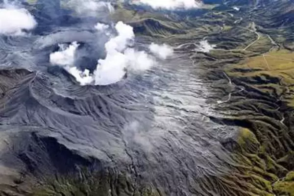 熊本・阿蘇山、火山ガス放出量が2300㌧に増加　噴火警戒レベル3を継続