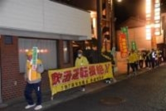 ［大分県］飲酒運転「しない」「させない」　年末年始控え飲食店街で20人パレード　日田・隈地区