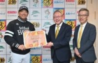 西日本新聞社社長、会長がソフトバンクホークスキャンプを激励