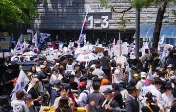 韓国統一地方選の投票用紙不足に抗議デモ　野党に加え若者や中道層も「再選挙を」、政府は苦慮