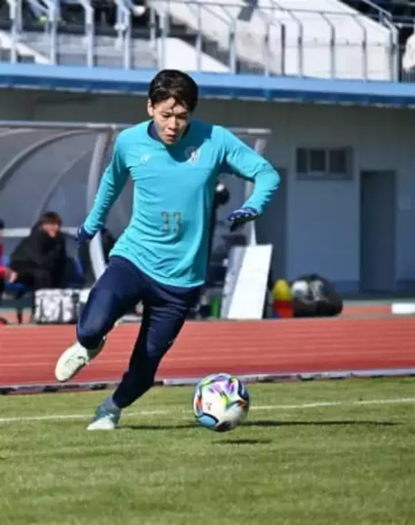 アビスパ福岡のDF山脇、快足生かし攻撃参加　開幕スタメンへ猛アピール　宮崎市で練習試合