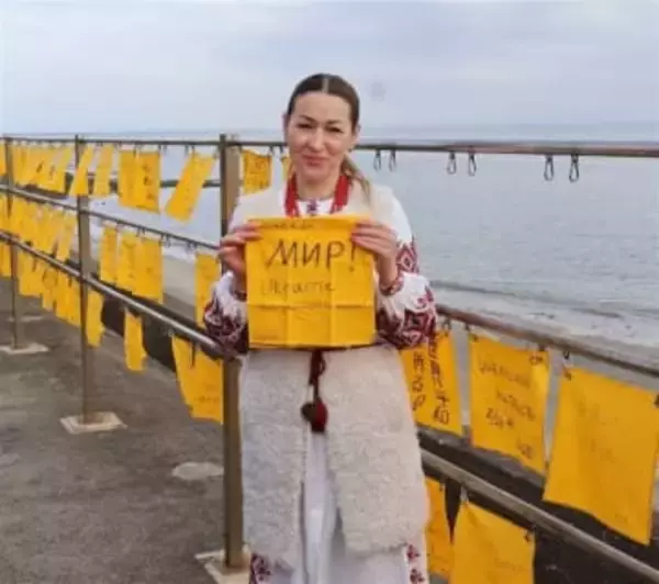 ［長崎県］ウクライナ　戦火やむ日願い　平和祈るハンカチ　今年も　島原のグリニェンコさん「頑張るしか」