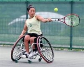 「飯塚国際車いすテニス」4月21日開幕　世界ランク1位・上地結衣選手が最終調整