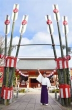 福岡市の姪浜住吉神社、高さ7.5メートルの大破魔矢お目見え