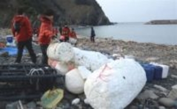 ［長崎県］対馬漂着ごみ「深刻な現状」　15大学のボランティア海岸で清掃活動　国内外からプラや漁網　世界へ発信に意欲