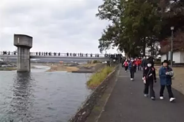 大分・日田市の魅力　歩いて再発見　三隈川周辺、200人楽しむ