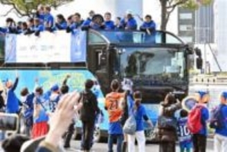 ［長崎県］V長崎が祝賀パレード　サポーター5000人歓声　長崎市など3市でJ1昇格報告