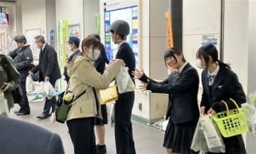 福岡・光陵高生が「ブロッコリー」かけて交通安全啓発　「ヘルメットで『ブロッ』ク　交通事故もう『コリ』ゴリ」